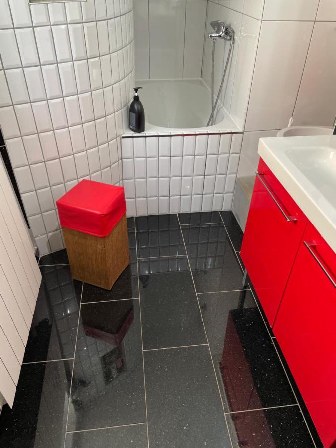 Simple Room In Luxembourg City Eksteriør billede