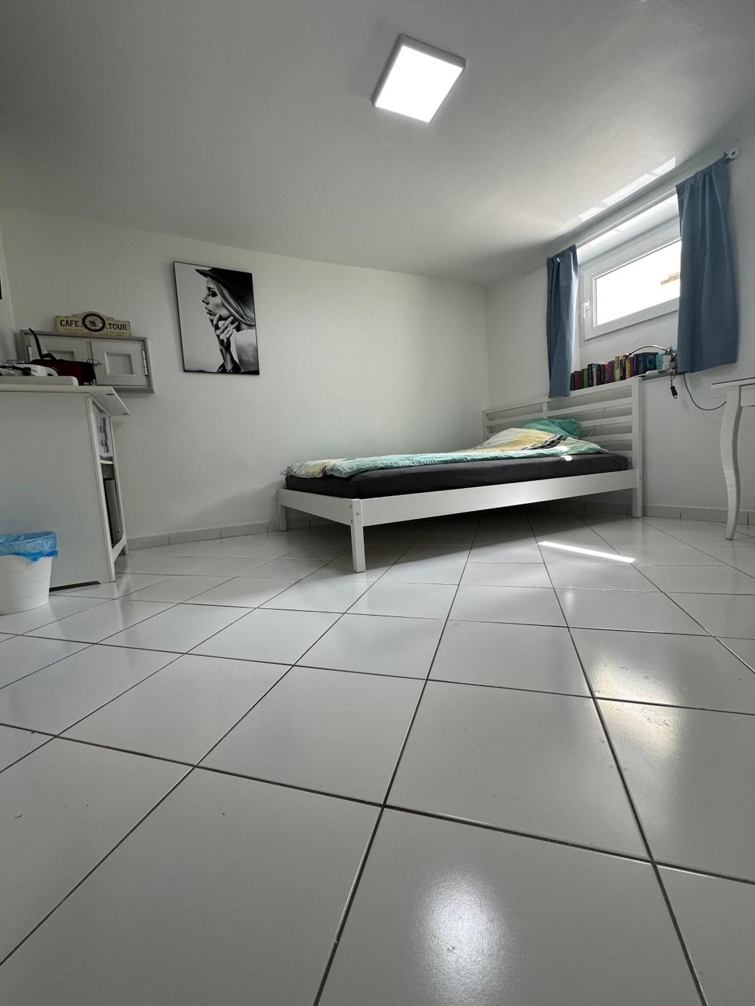 Simple Room In Luxembourg City Eksteriør billede