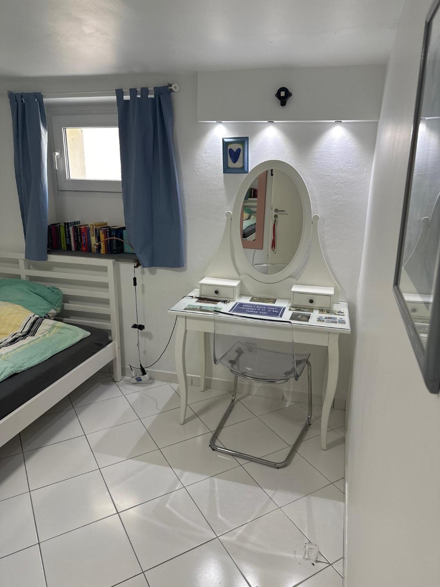 Simple Room In Luxembourg City Eksteriør billede