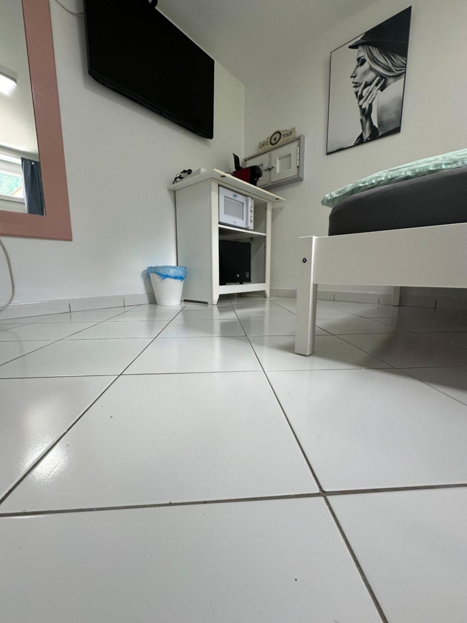 Simple Room In Luxembourg City Eksteriør billede