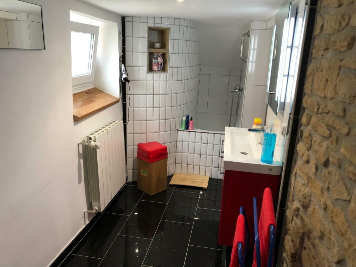 Simple Room In Luxembourg City Eksteriør billede